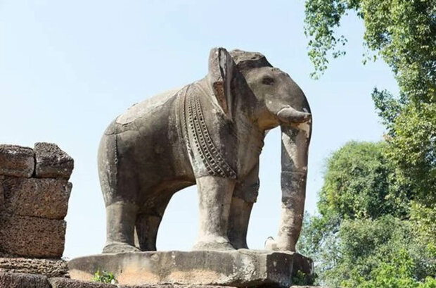 статуя слона