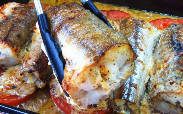 Запеченный хек, кадр с видео