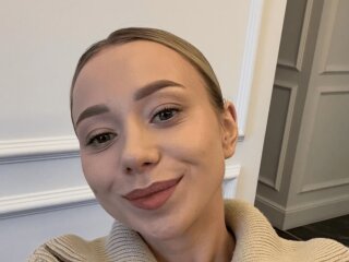 Катя Репяхова, кадр из видео