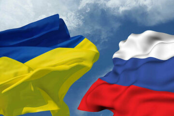 Російський і український прапор