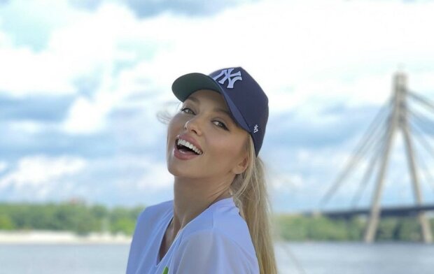 Оля Полякова