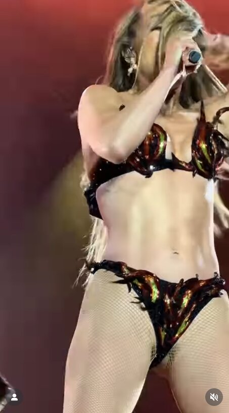 Скрін публікації Дженніфер Лопес