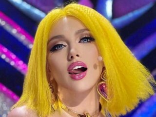 Оля Полякова