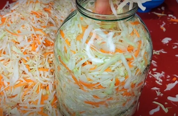 Квашенная капуста, кадр из видео