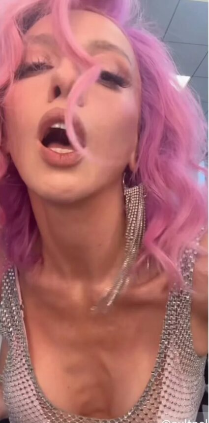 Оля Полякова