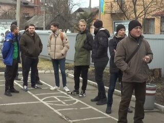 Добровольці в ТЦК: скрін з відео