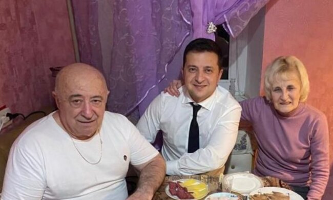 Володимир Зеленський з батьками, фото із соцмереж Президента України