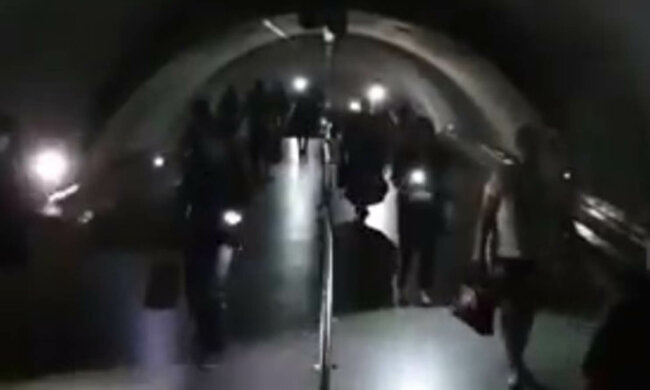 Теракт в метро Киева: на "Арсенальной" женщина оставила сумку с тротилом, организатор в розыске