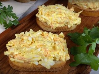 Намазка на хлеб, кадр из видео