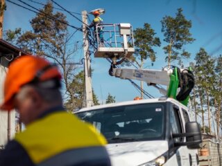 Електромережі, фото з вільних джерел