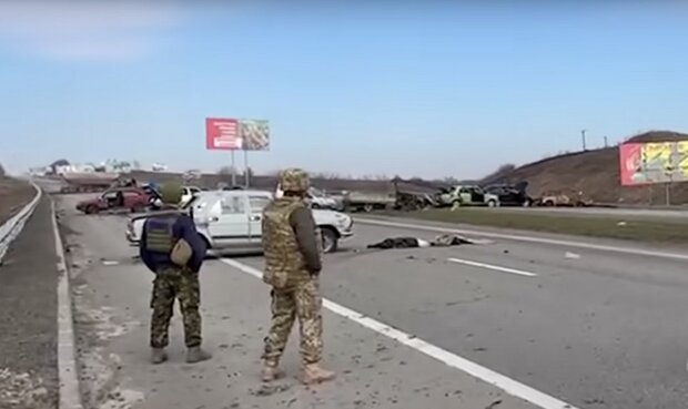 Російські військові безжально розстріляли цивільні автівки