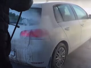 Мойка авто зимой: скрин с видео