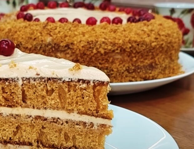 Медовик, кадр з відео