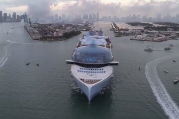 Лайнер Icon of the Seas, кадр из видео