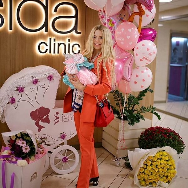 сестра Дмитра Комарова