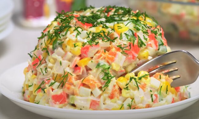 Выйдет дешевле, чем Оливье: сколько стоит приготовить крабовый салат в 2023 году, актуальные цены