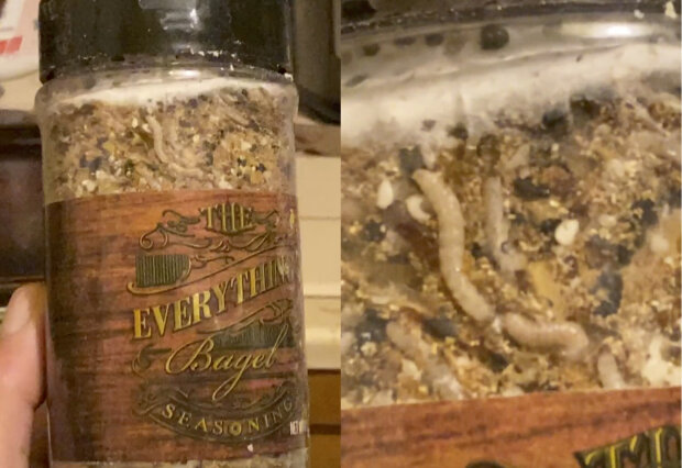 Хлопець приправив їжу спеціями, але здригнувся