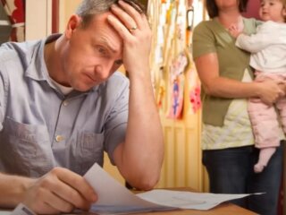 Долг по коммуналке: скрин с видео