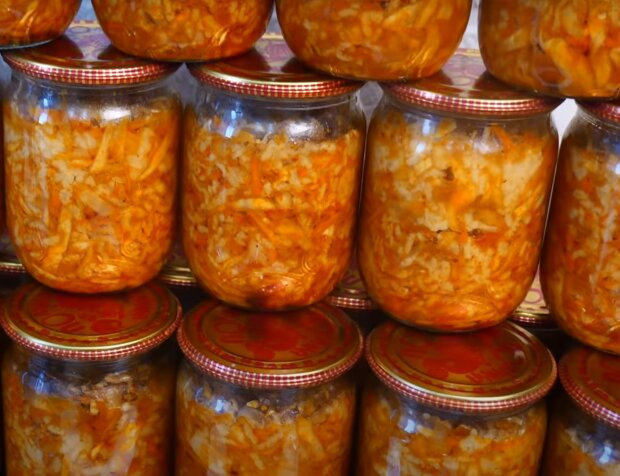 Голубці в банці, кадр з відео