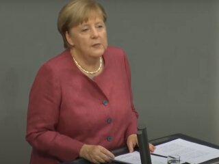Ангела Меркель, кадр з відео