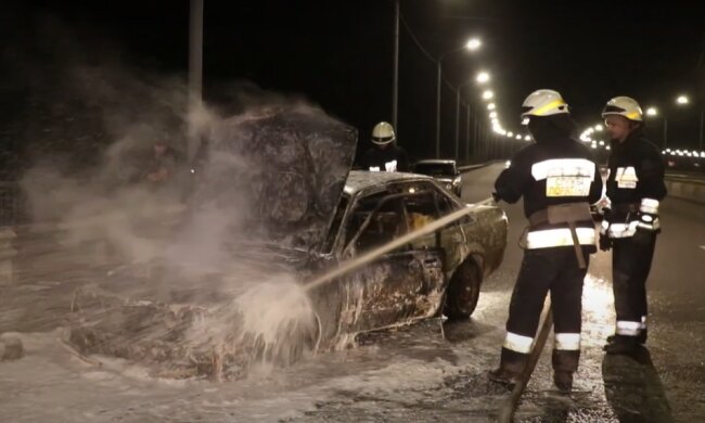 Загорелся автомобиль