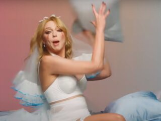 Оля Полякова: скрін з відео