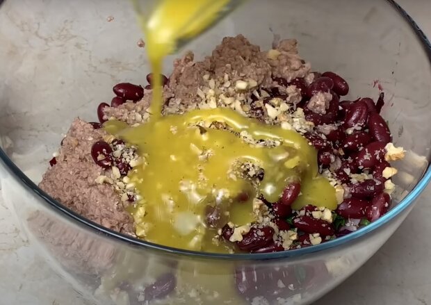 Свекольный салат, кадр из видео