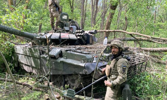 українські ЗСУ та розбита техніка рашистів