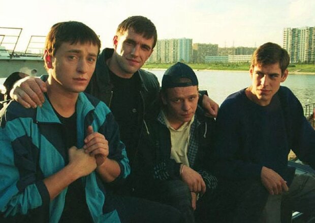 Безруков, Вдовиченков, Майков и Дюжев, кадр из сериала "Бригада"