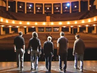 Театр, кадр из видео