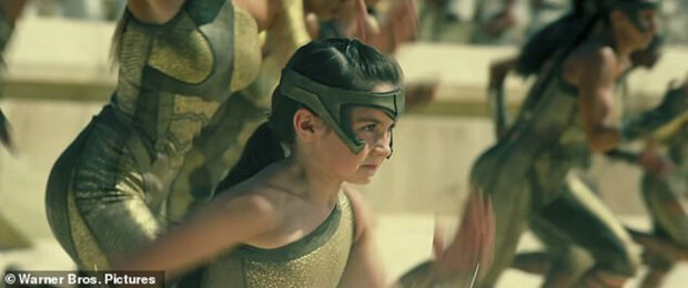 Галь Гадот в ролі Чудо-жінки