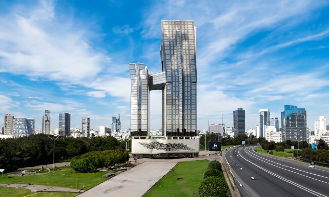 Скандальный 50Avenue: кто прикрывает незаконную стройку над метро Шулявская