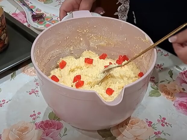 Приготовление куличей, кадр из видео