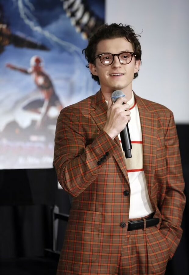 Том Холланд