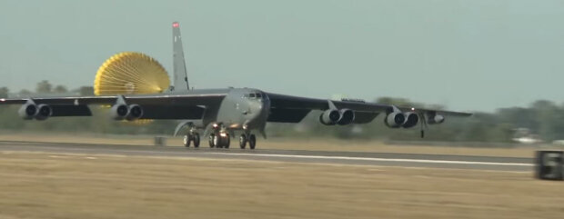 американський бомбардувальник B-52