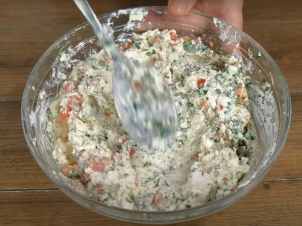 Приготовление фаршированных перцев, кадр из видео