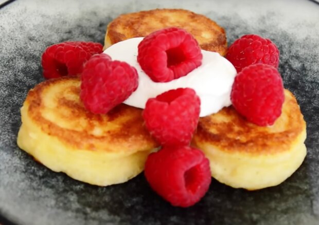 Сирні оладки, кадр з відео