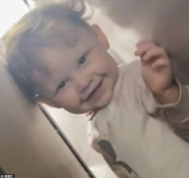 дівчинка проковтнула батарейку від пульта