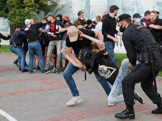 Затримання співробітниками білоруського ОМОНу