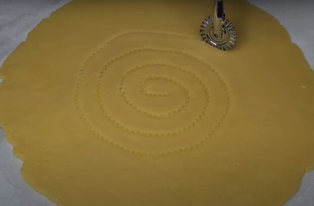 Приготовление пирога, кадр из видео