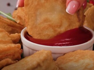 Котлеты в кляре, кадр из видео