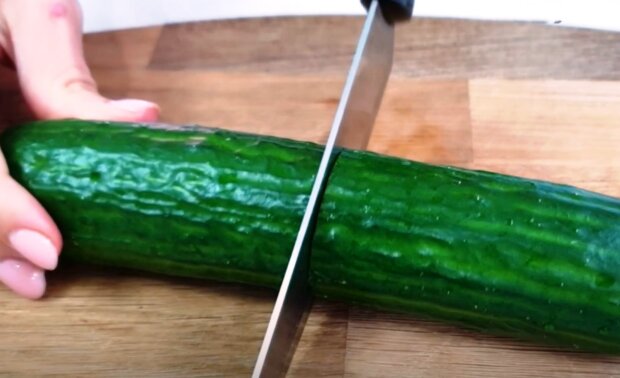 Приготування салату, кадр з відео