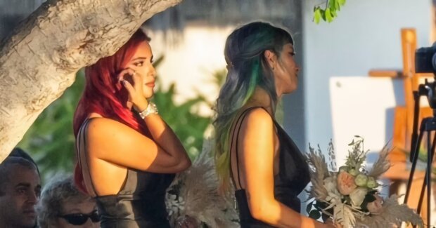 Белла Торн на весіллі матері