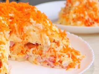 Слоеный салат "Французский", кадр с видео