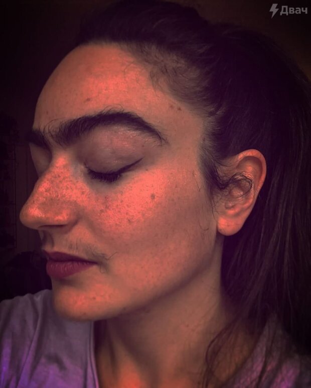 Красуня перестала голити вуса на зло чоловікам