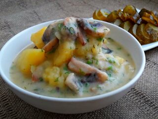 картошка с грибами в сырно-сметанном соусе