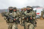 солдаты вооруженных сил Казахстана