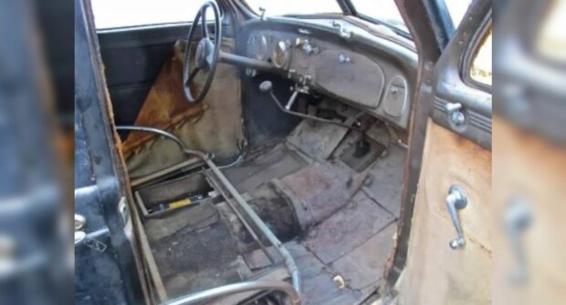 рідкісний седан DeSoto Airflow