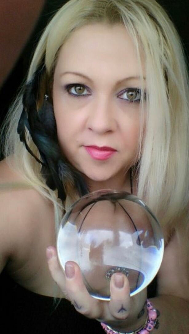 практикуюча відьма з Великобританії