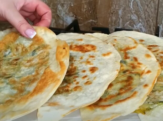 Чебуреки з кабачків, кадр з відео